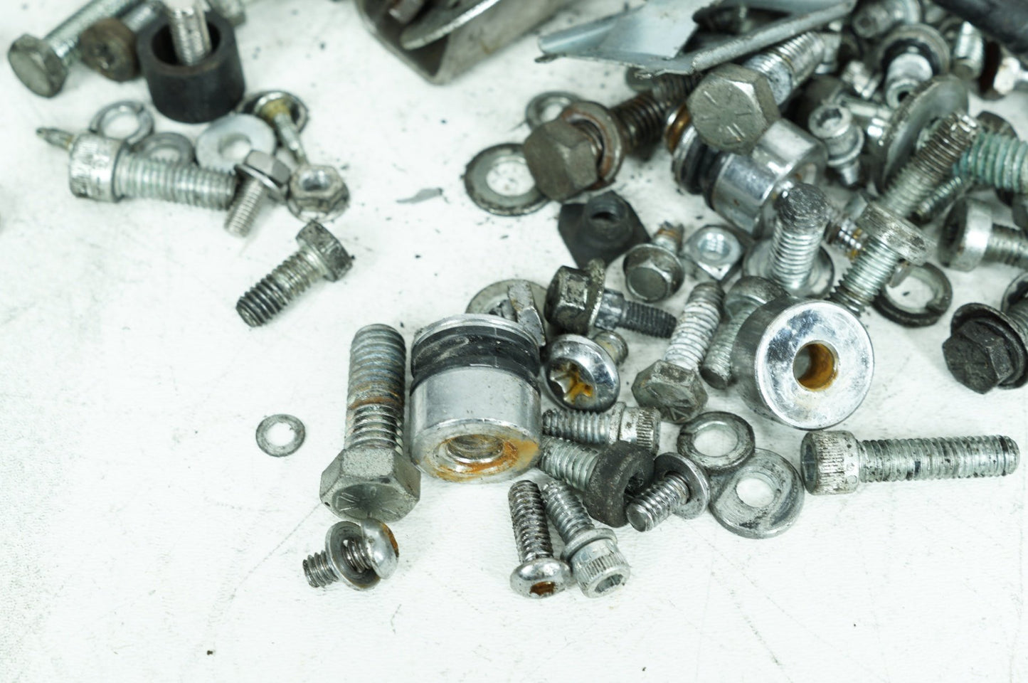 1999 - 2006 Harley-Davidson Touring Electra Glide Ultra Hardware Bolts Nuts & Brackets