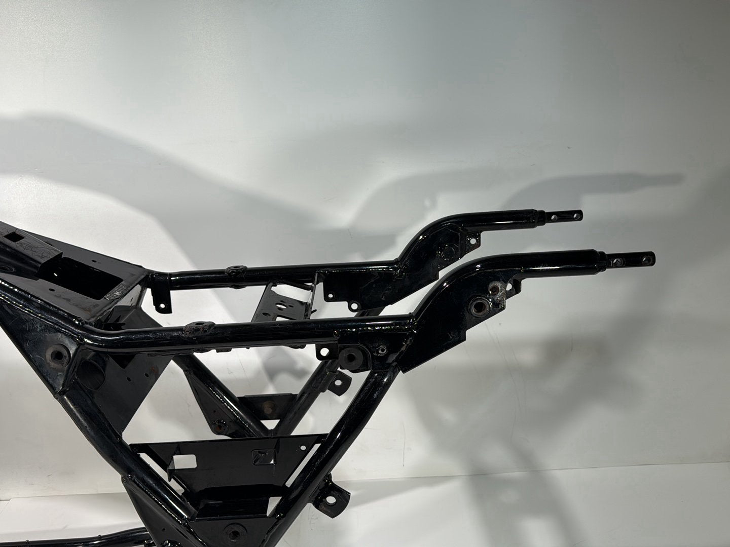 1999 - 2006 Harley-Davidson Touring Electra Glide Body Main Frame Chassis CLN CLR 47900-02A