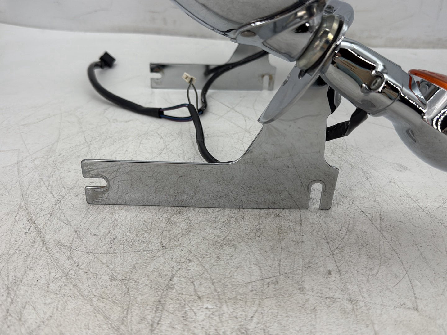 2005 Harley Electra Glide Touring Ultra FLHTCUI OEM Front Turn Signal Indicators Aux Light Bar