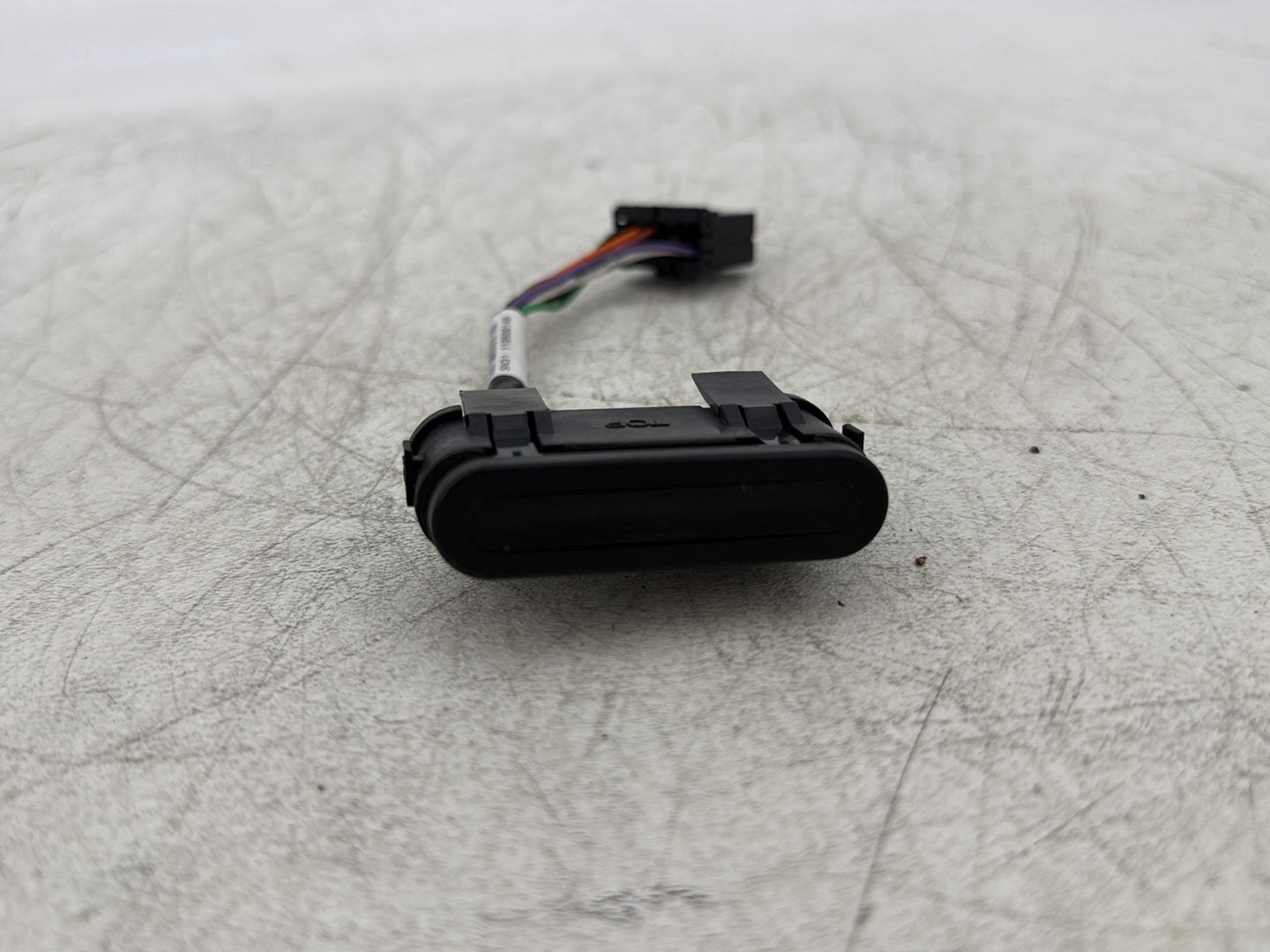 2011 Harley Street Glide Touring FLHX OEM Dash Indicator Lamp Wire Plug 68789-96A
