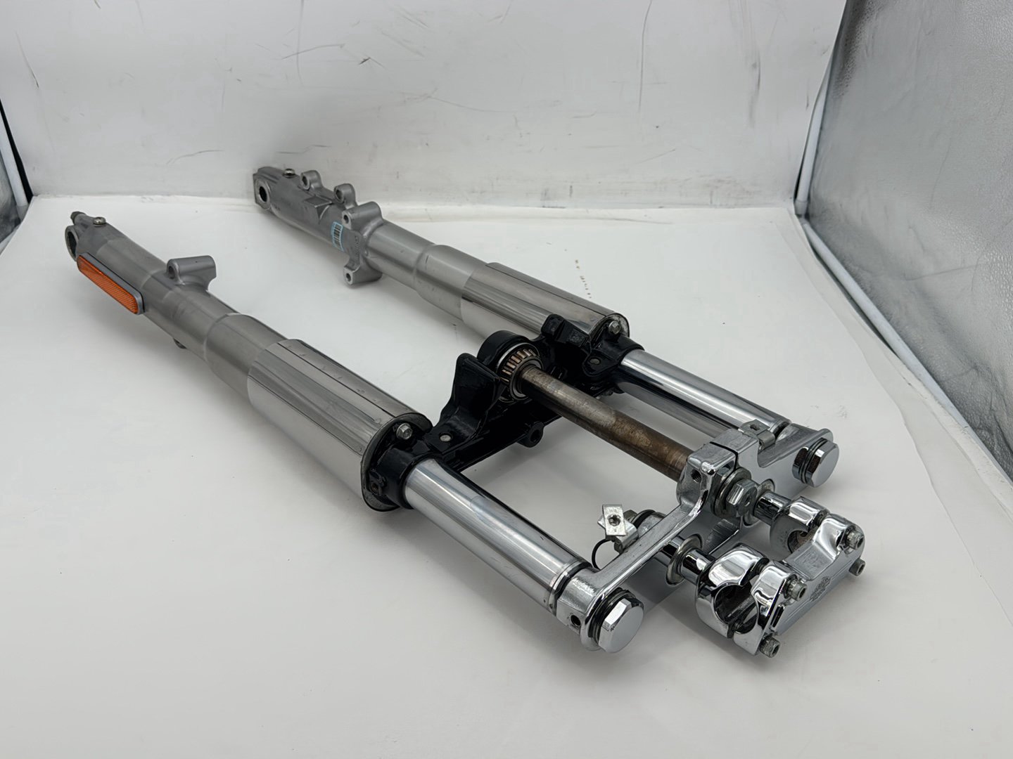 2007 Harley Softail Heritage Classic FLSTC OEM Front Triple Tree Set & LH RH Fork Legs Sliders
