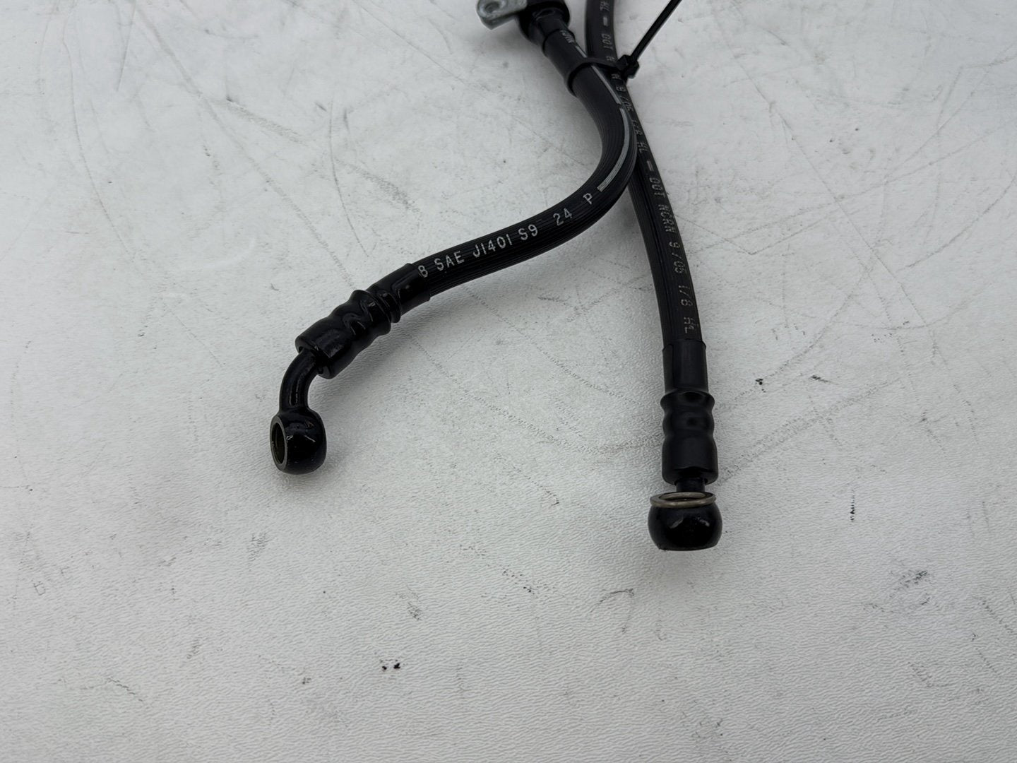 2004 - 2013 Harley-Davidson Sportster 1200 Custom Front Brake Hose Line Pipe 45449-04