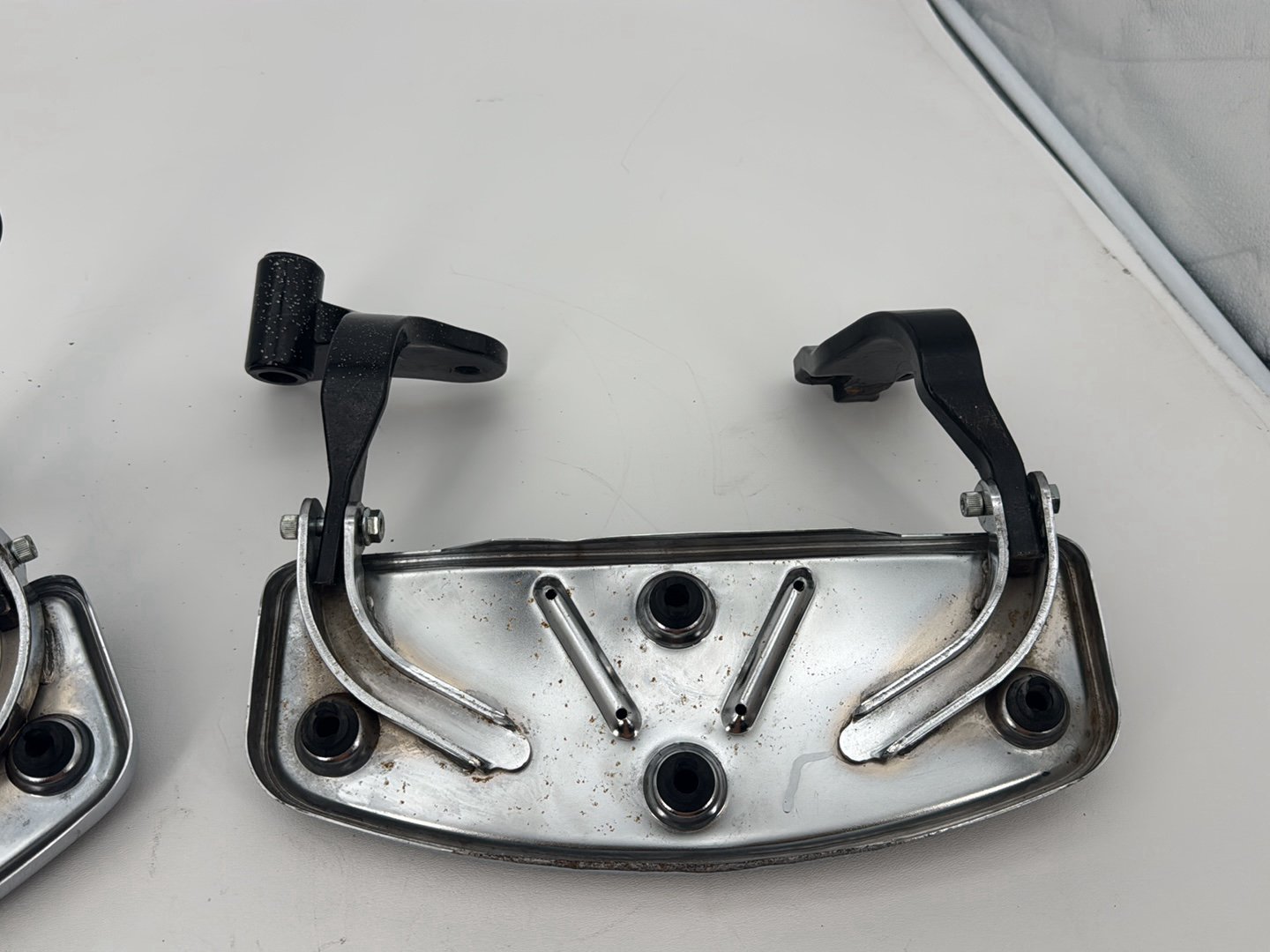 1999 - 2006 Harley-Davidson Dyna Low Rider Left Right Driver Floorboard Foot Rest 50614-06