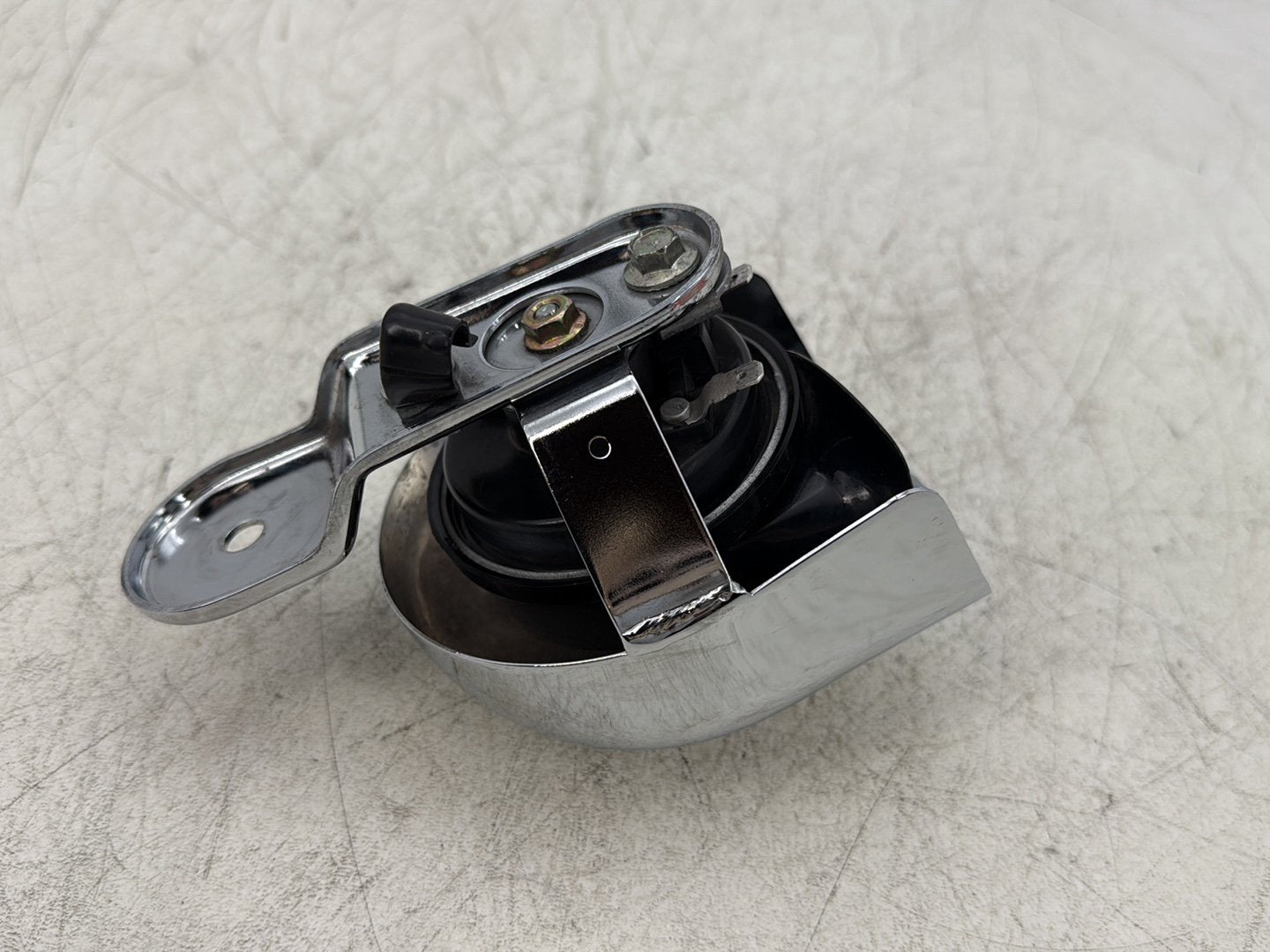 2006 Harley Road King Touring FLHRCI Classic OEM Horn Signal Klaxon Chrome Cover