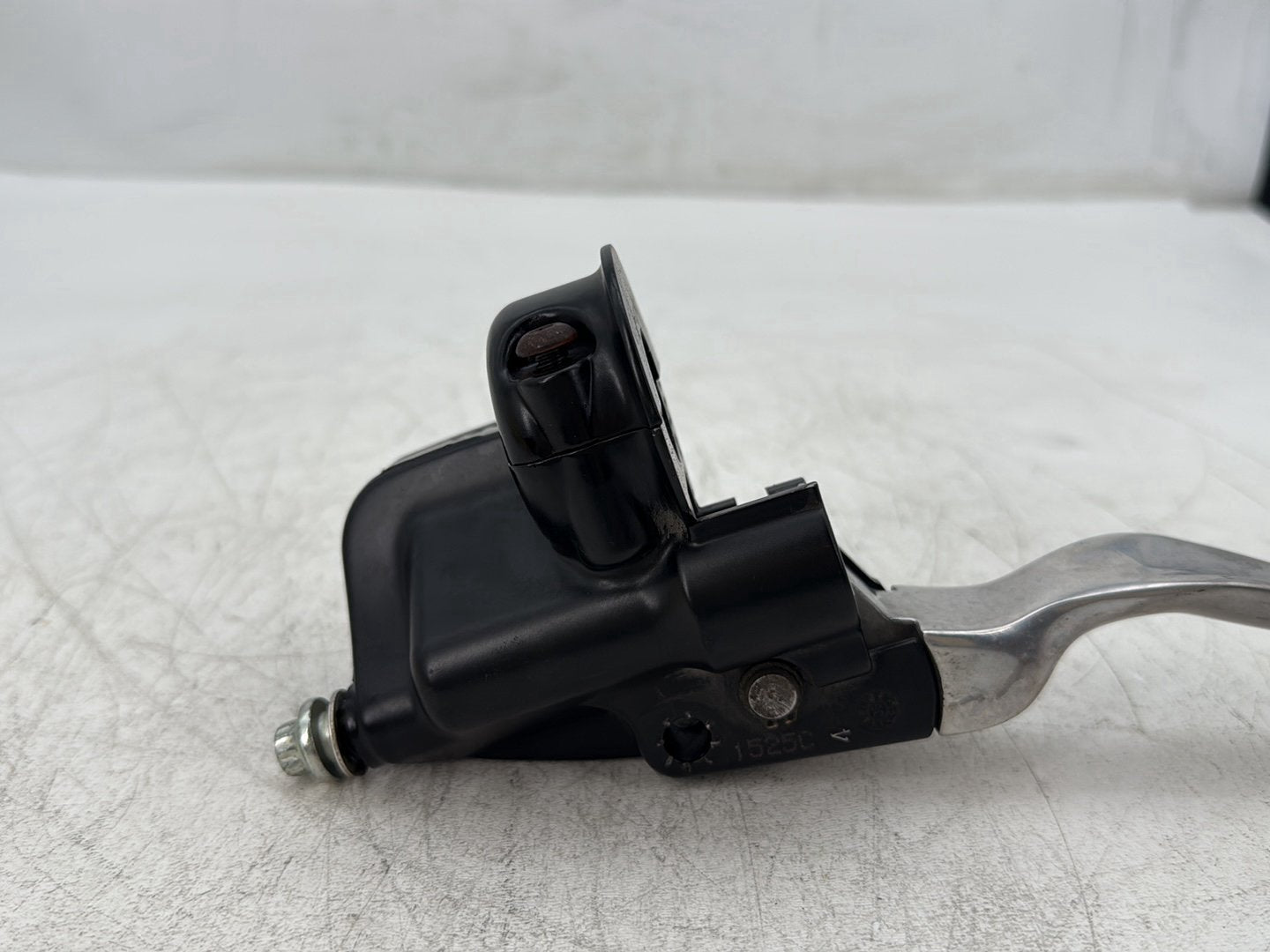 2005 Harley Electra Glide Touring Ultra FLHTCUI OEM Front Right Brake Lever Master Cylinder