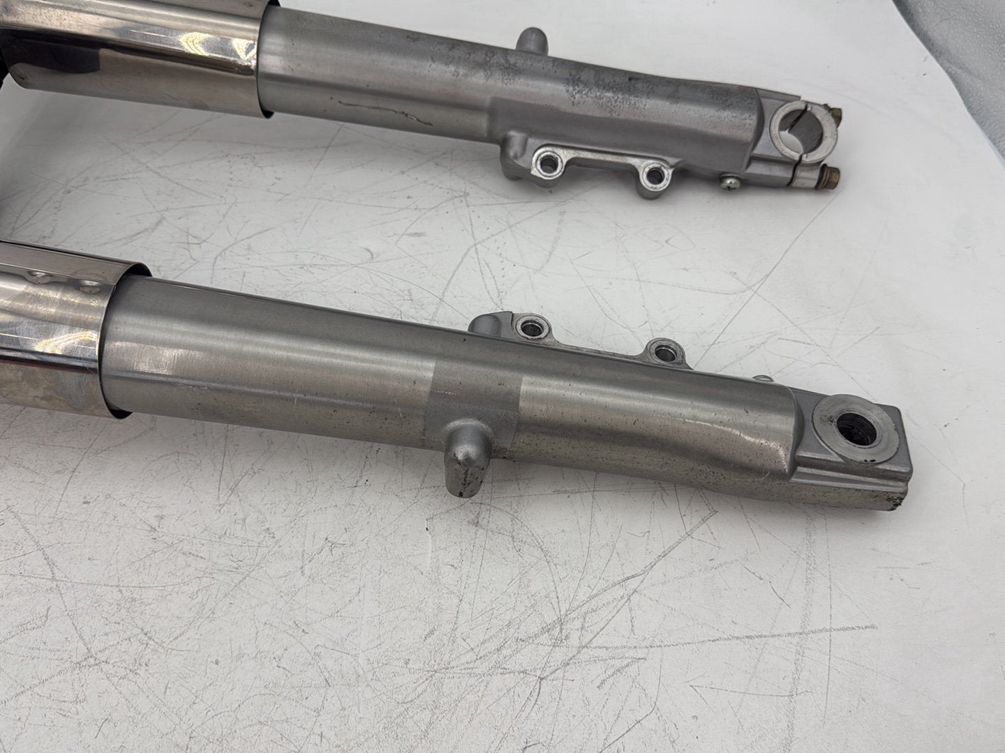 2004 Harley Touring FLHT Electra Glide OEM Front Triple Tree Set & LH RH Fork Legs Sliders