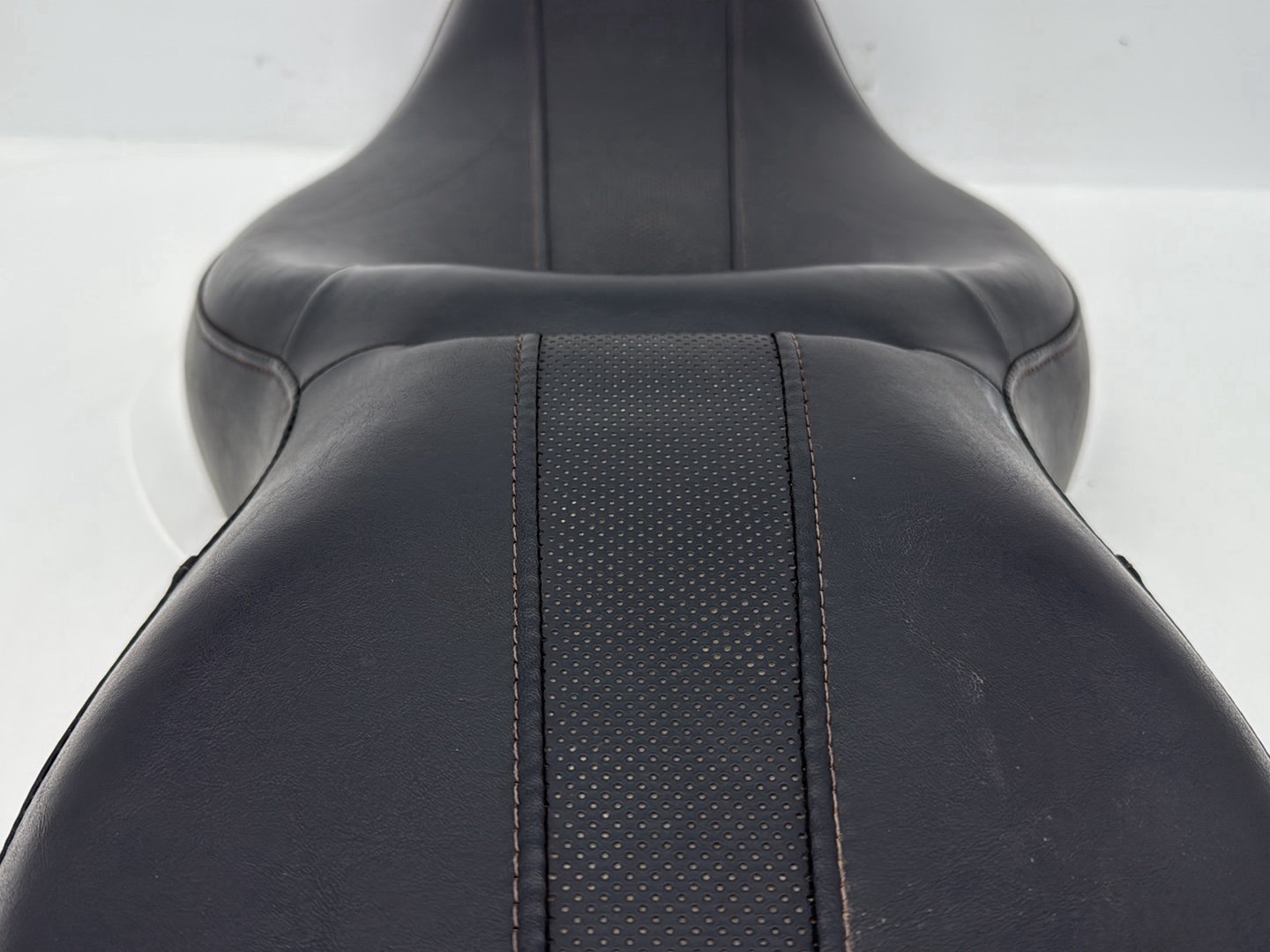 2007 - 2011 Harley-Davidson Touring Street Glide Passenger Rider Driver Seat Saddle 52320-09