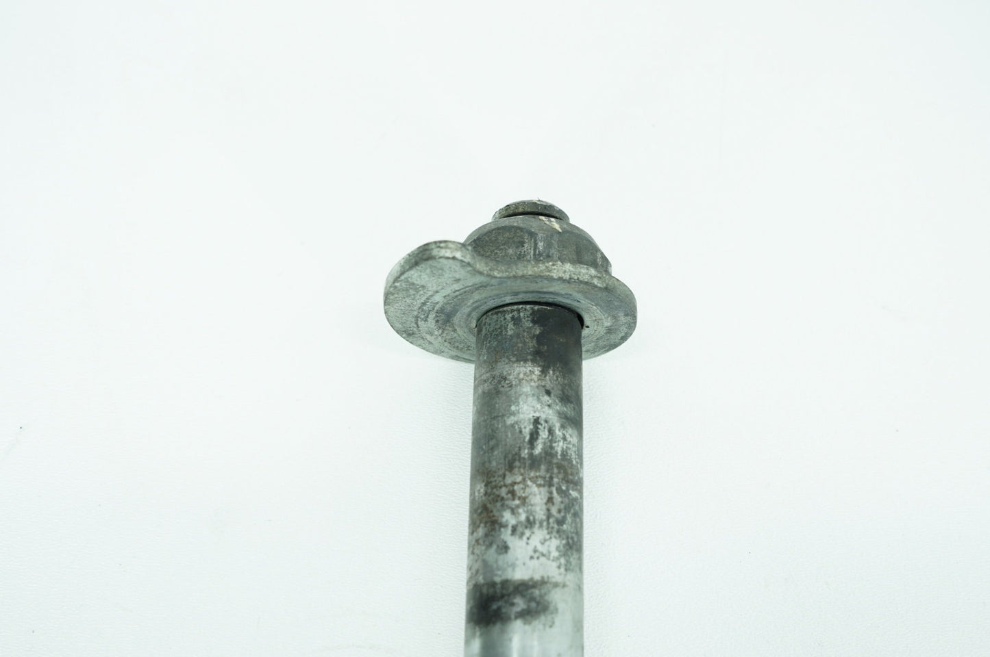 2008 - 2016 Harley-Davidson Touring Street Glide Rear Wheel Axle Bolt Shaft 41056-09