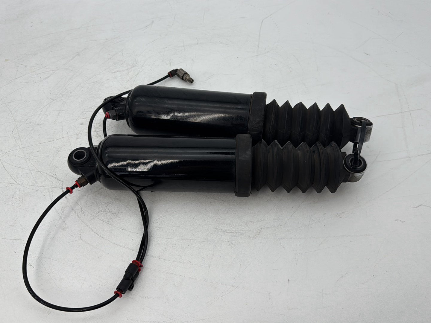 1999 - 2006 Harley-Davidson Touring Electra Glide Classic Rear Left Right Shock Absorbers 54565-97A