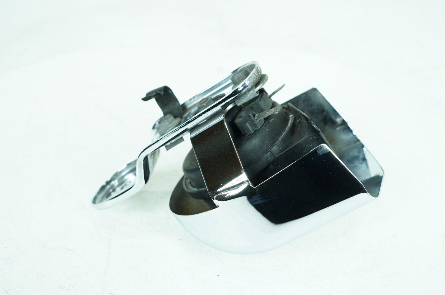 2007 - 2016 Harley-Davidson Touring Street Glide Horn Signal Klaxon Chrome Cover 69012-93A
