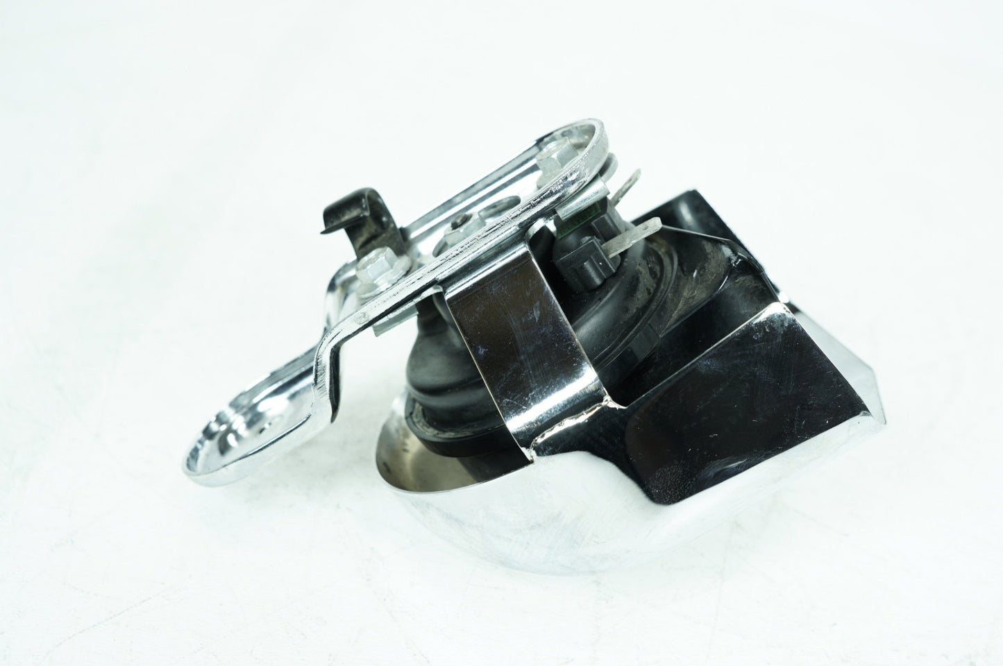 2007 - 2016 Harley-Davidson Touring CVO Electra Screamin Eagle Horn Signal Klaxon Chrome Cover 69060-90F