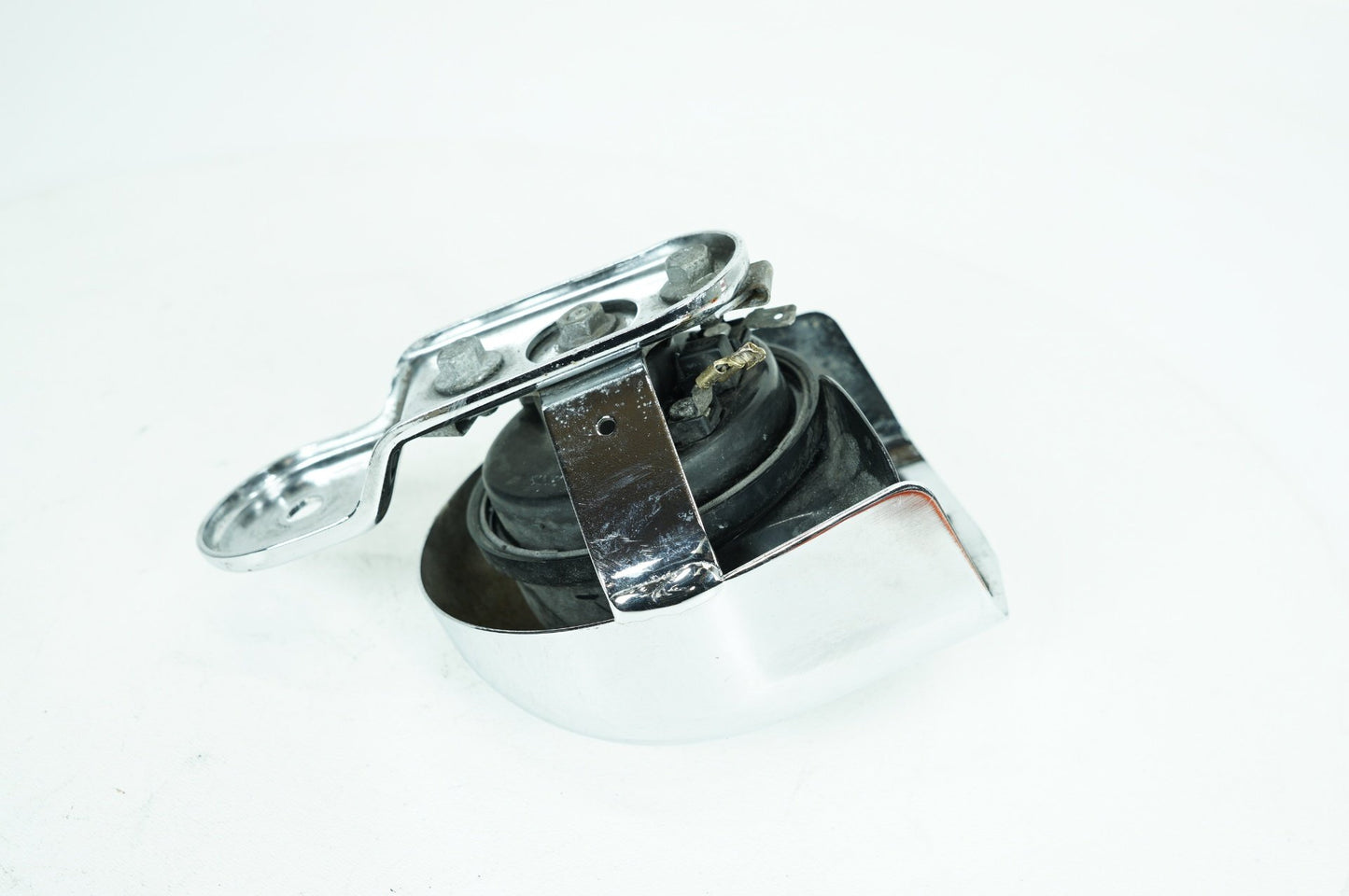1999 - 2006 Harley-Davidson Touring Road King Horn Signal Klaxon Chrome Cover 69060-90F