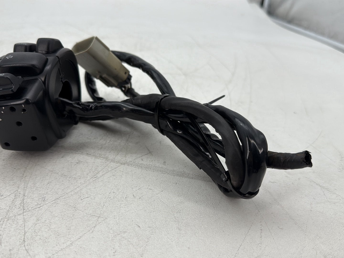 2010 Harley Street Glide Touring FLHX OEM Left Turn Signal Headlight Switches Controls