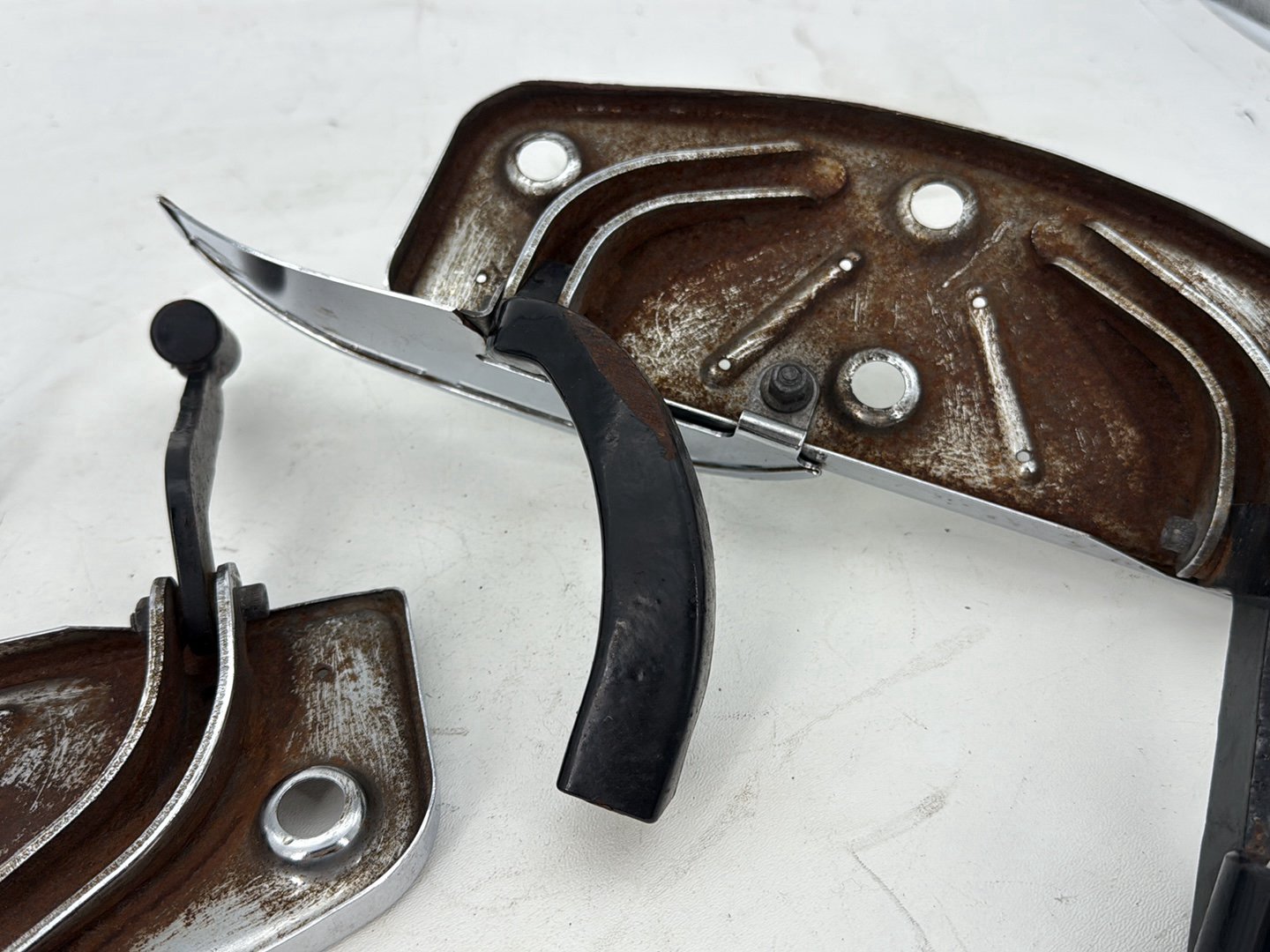 2005 Harley Road Glide Touring FLTRI OEM Left Right Driver Floorboard Foot Rest