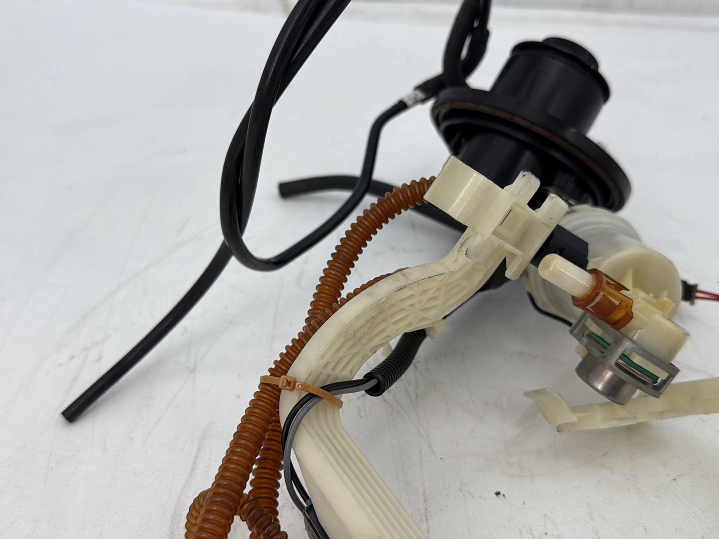 2011 Harley Electra Glide Ultra FLHTK OEM Fuel Pump Gas Gasoline Petrol Sending