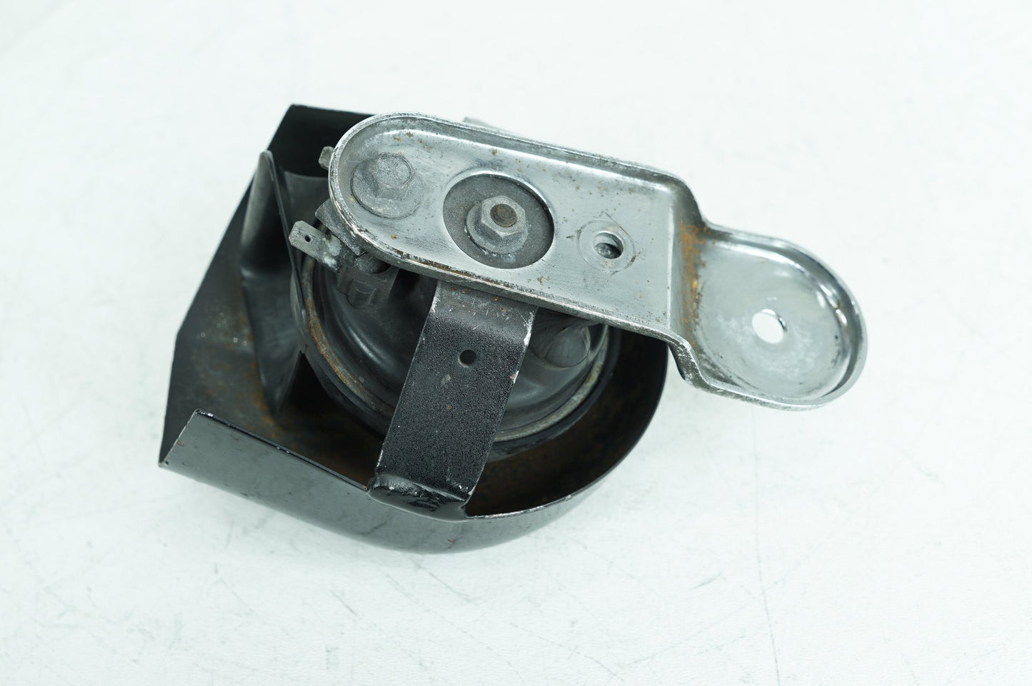 2007 - 2011 Harley-Davidson Touring Street Glide Horn Signal Klaxon Chrome Cover 69060-90F