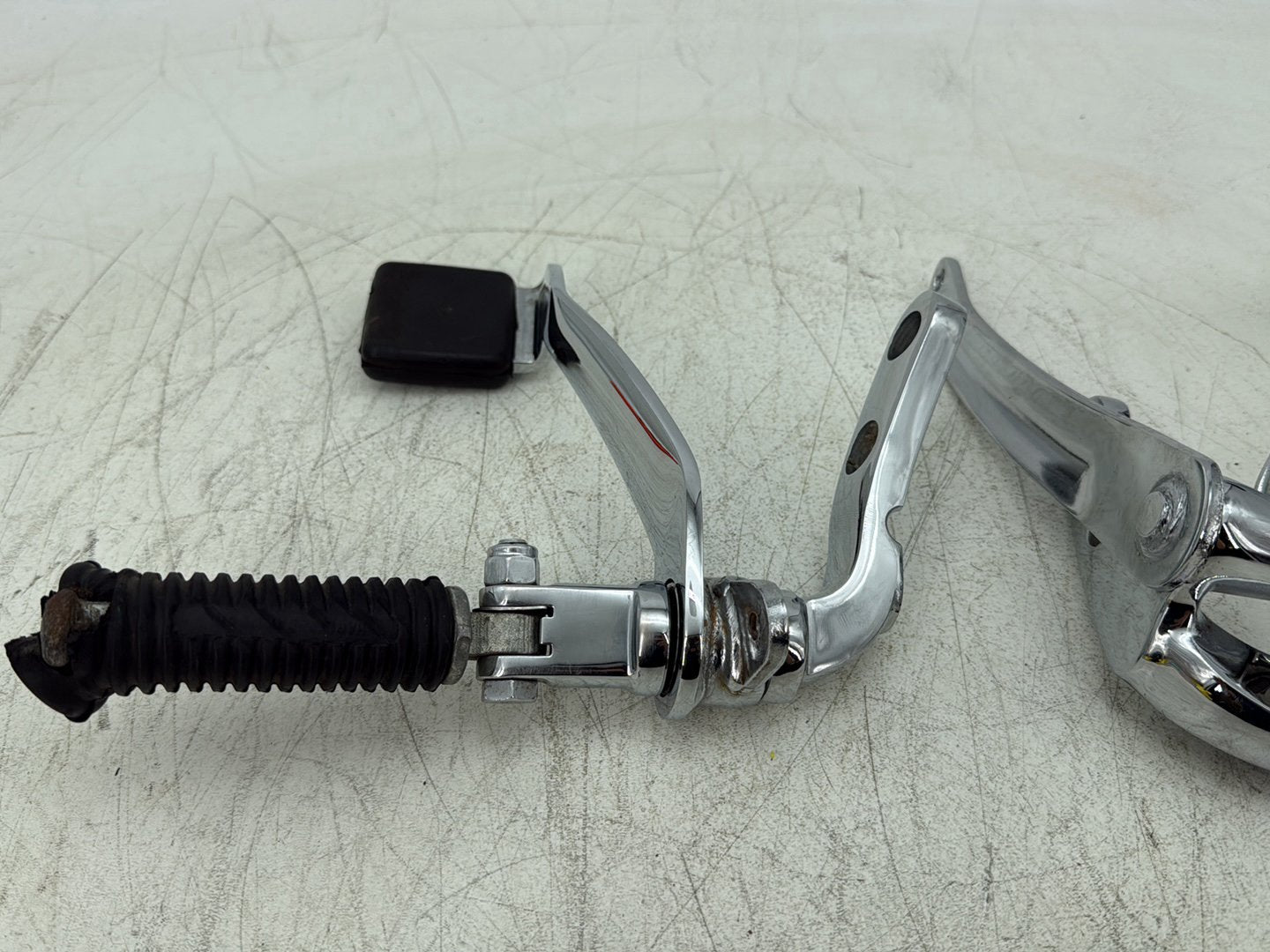 2007 Harley Dyna Street Bob FXDBI OEM Left Right Foot Brake Control Pegs