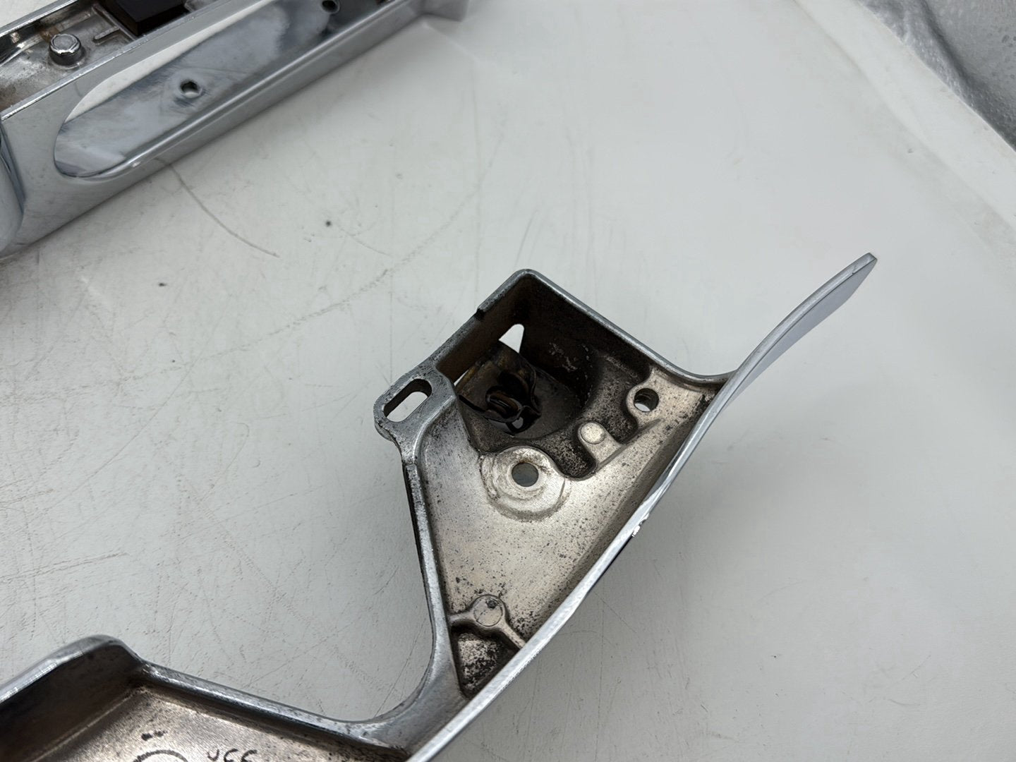 2014 Harley Street Glide Touring FLHXS OEM Left Right Saddlebag Fender Struts Brackets