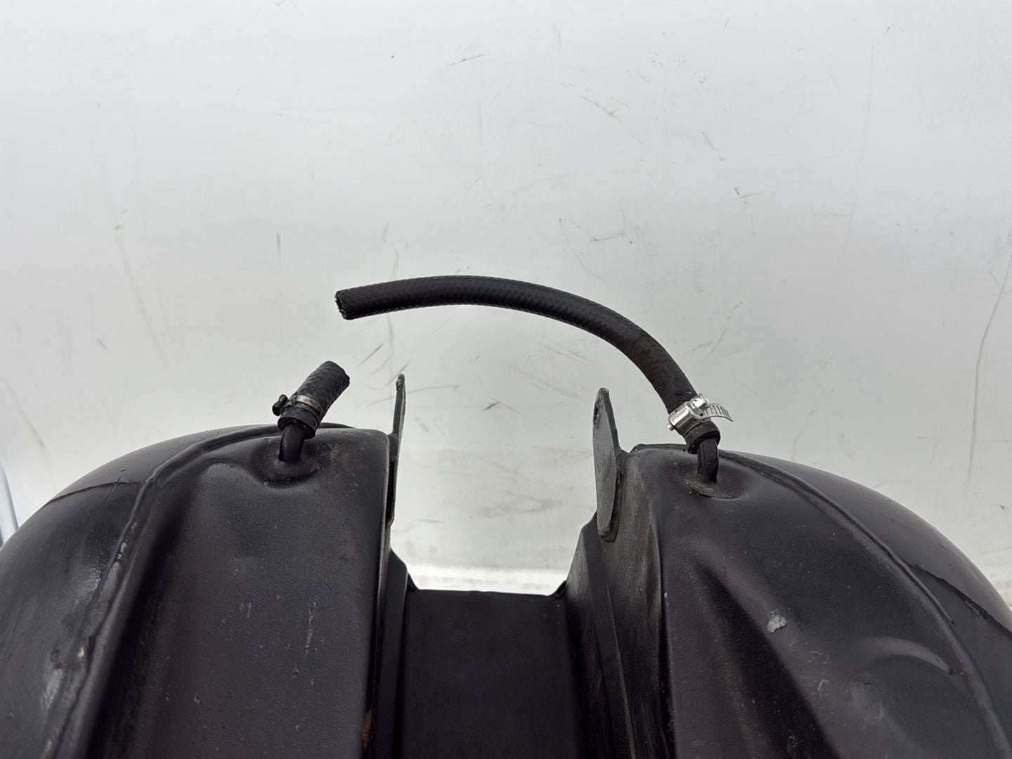 2005 Harley Road Glide Touring FLTRI OEM Fuel Gas Tank Gasoline Reservoir