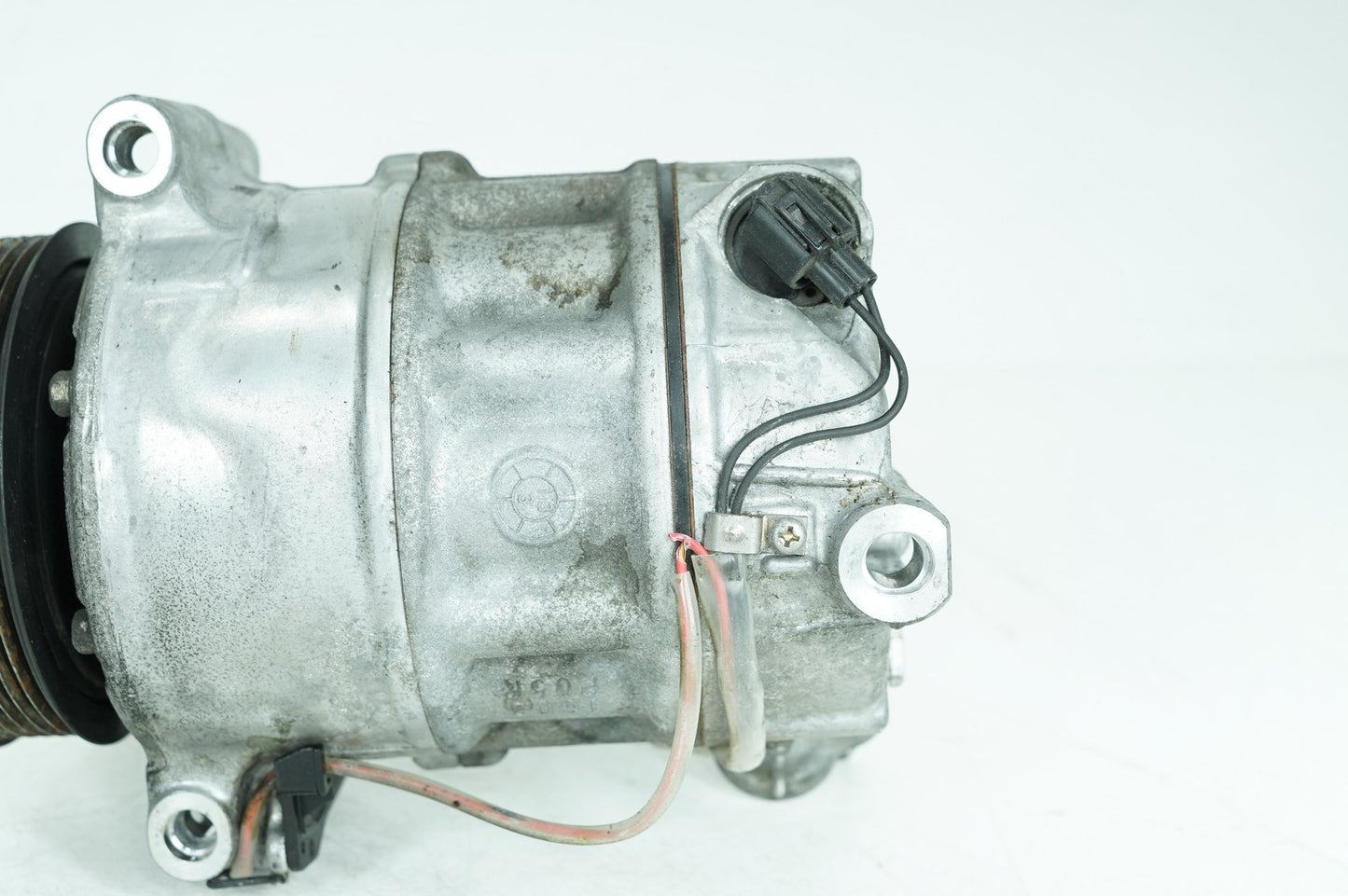 2013 - 2015 Jaguar XF Air Conditioning Compressor Bracket