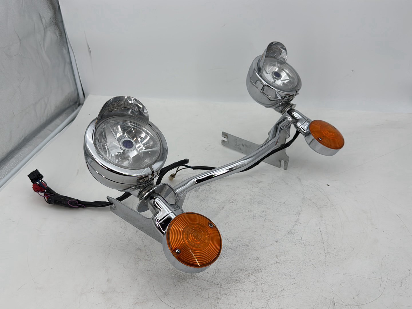 1999 - 2006 Harley-Davidson Touring Electra Glide Classic Front Turn Signal Indicators Aux Light Bar 68712-94A