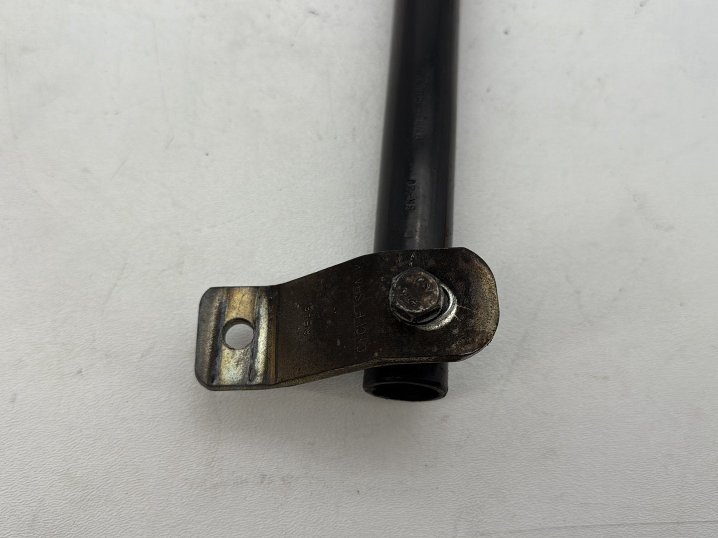 2004 Harley Softail FLSTC Heritage Classic OEM Exhaust Muffler Interconnect Bracket Support Bar
