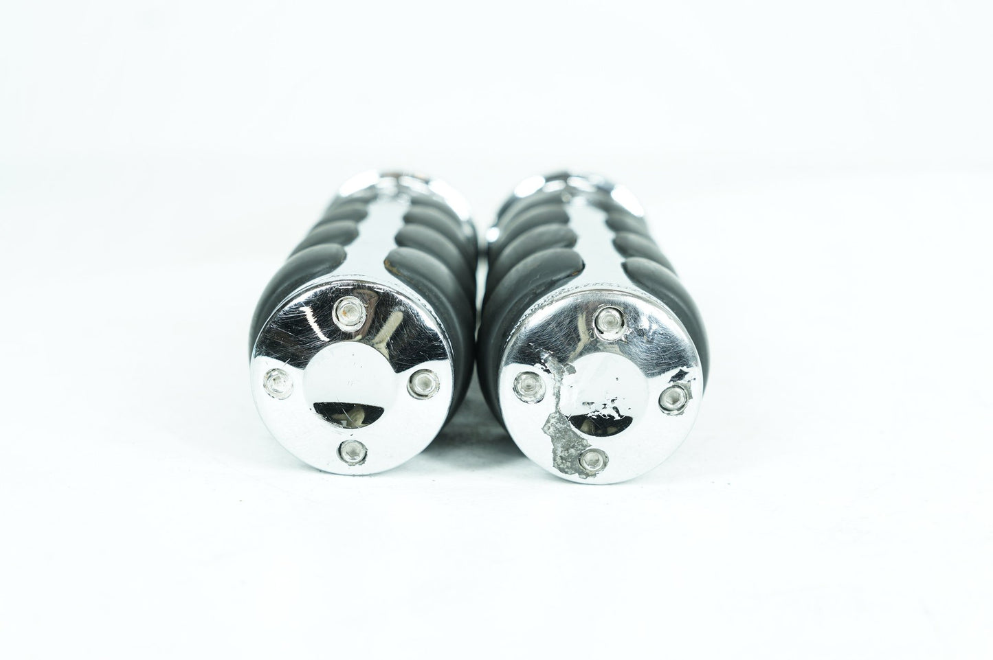 1999 - 2006 Harley-Davidson Softail Fat Boy Front Left Right Handgrip Hand Grips ISO Grips