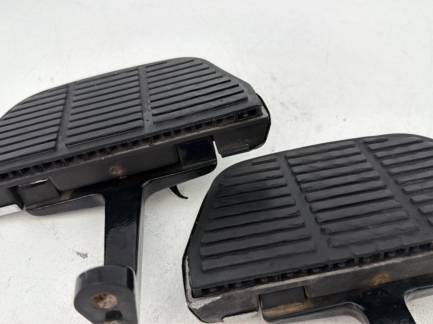 1984 - 1998 Harley-Davidson Touring Electra Glide Classic Left & Right Passenger Floorboard Foot Rest