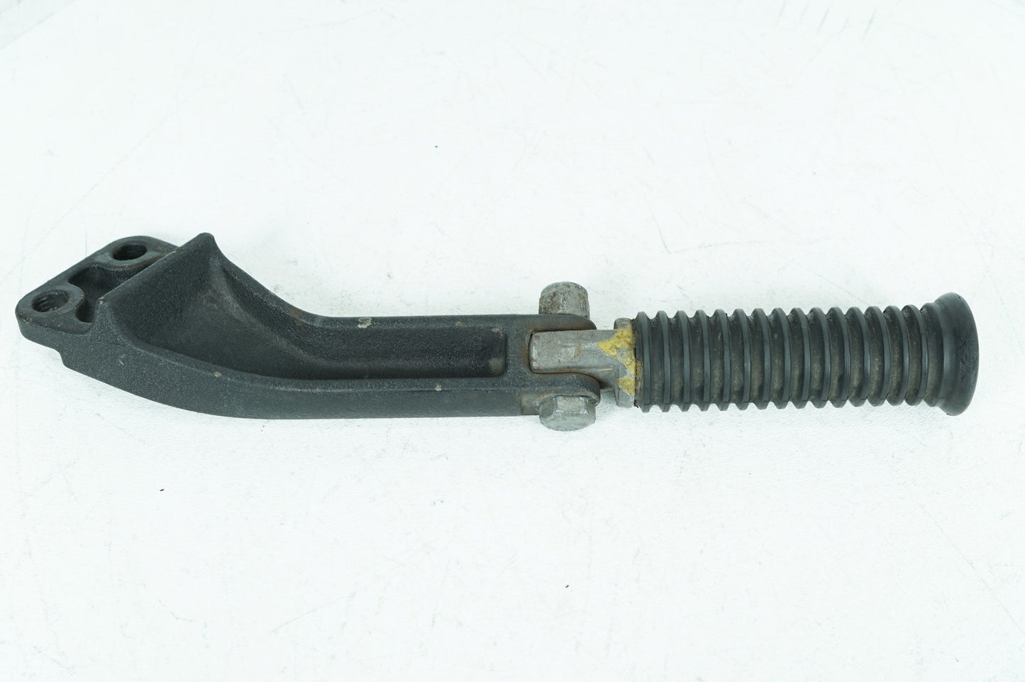 2007 - 2017 Harley-Davidson Dyna Super Glide Right Foot Rest Support Bracket Peg 33032-99