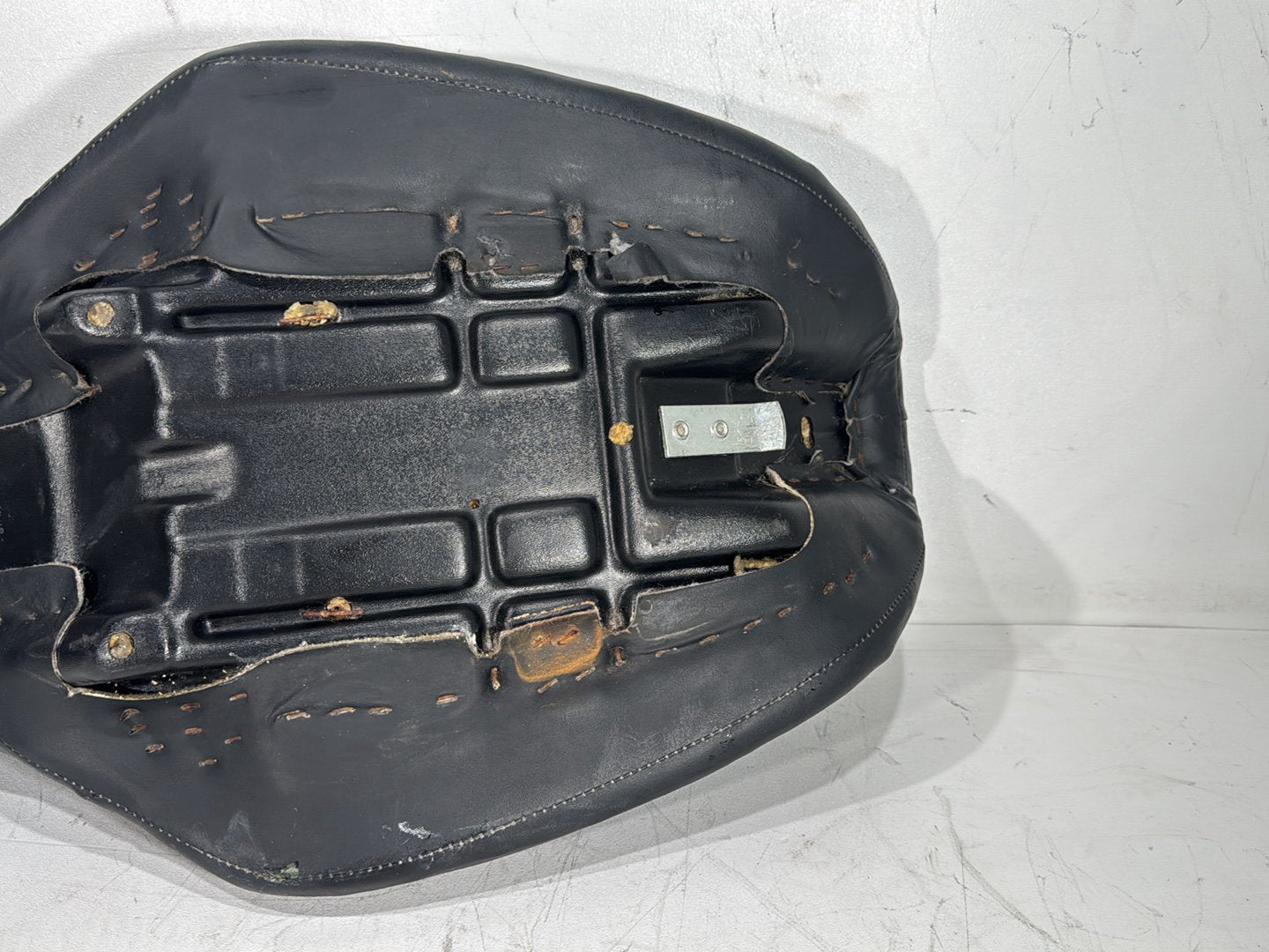 2003 Harley Dyna Wide Glide FXDWG OEM Passenger Rider Driver Seat Saddle