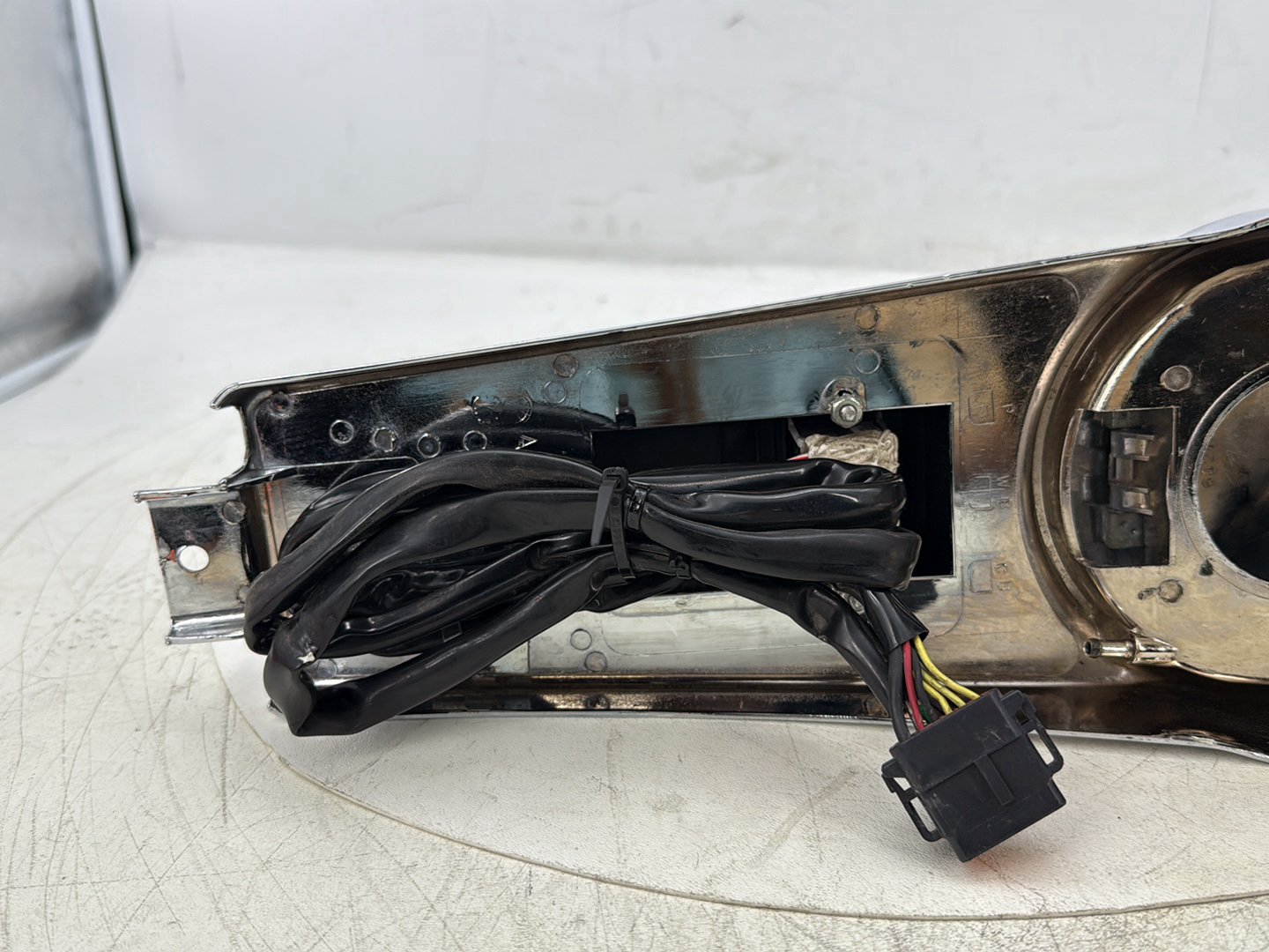 1998 Harley Touring FLHTCUI Electra Glide Ultra OEM Fuel Gas Tank Dash Console NOKey