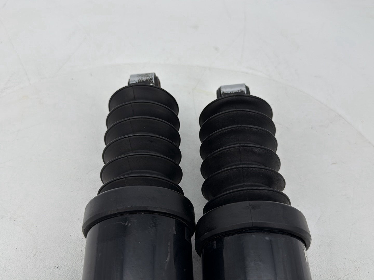 1999 - 2006 Harley-Davidson Touring Electra Glide Rear Left Right Shock Absorbers 54565-97C