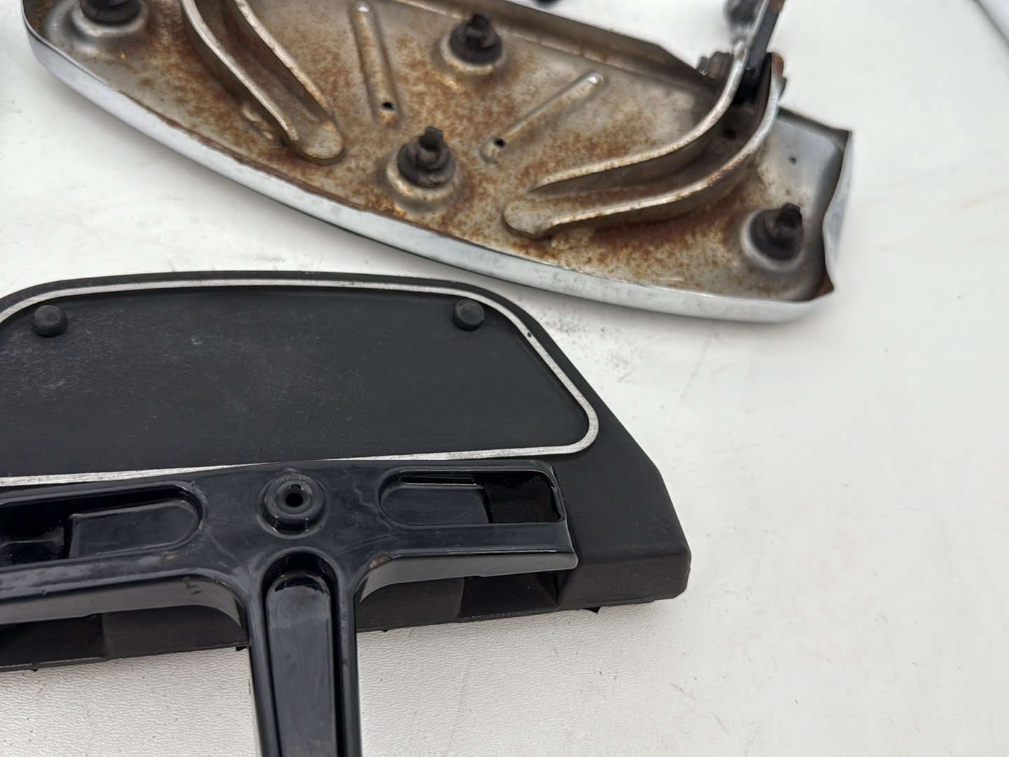 2011 Harley Electra Glide OEM Left Right Driver & Pass Floorboard Foot Rest