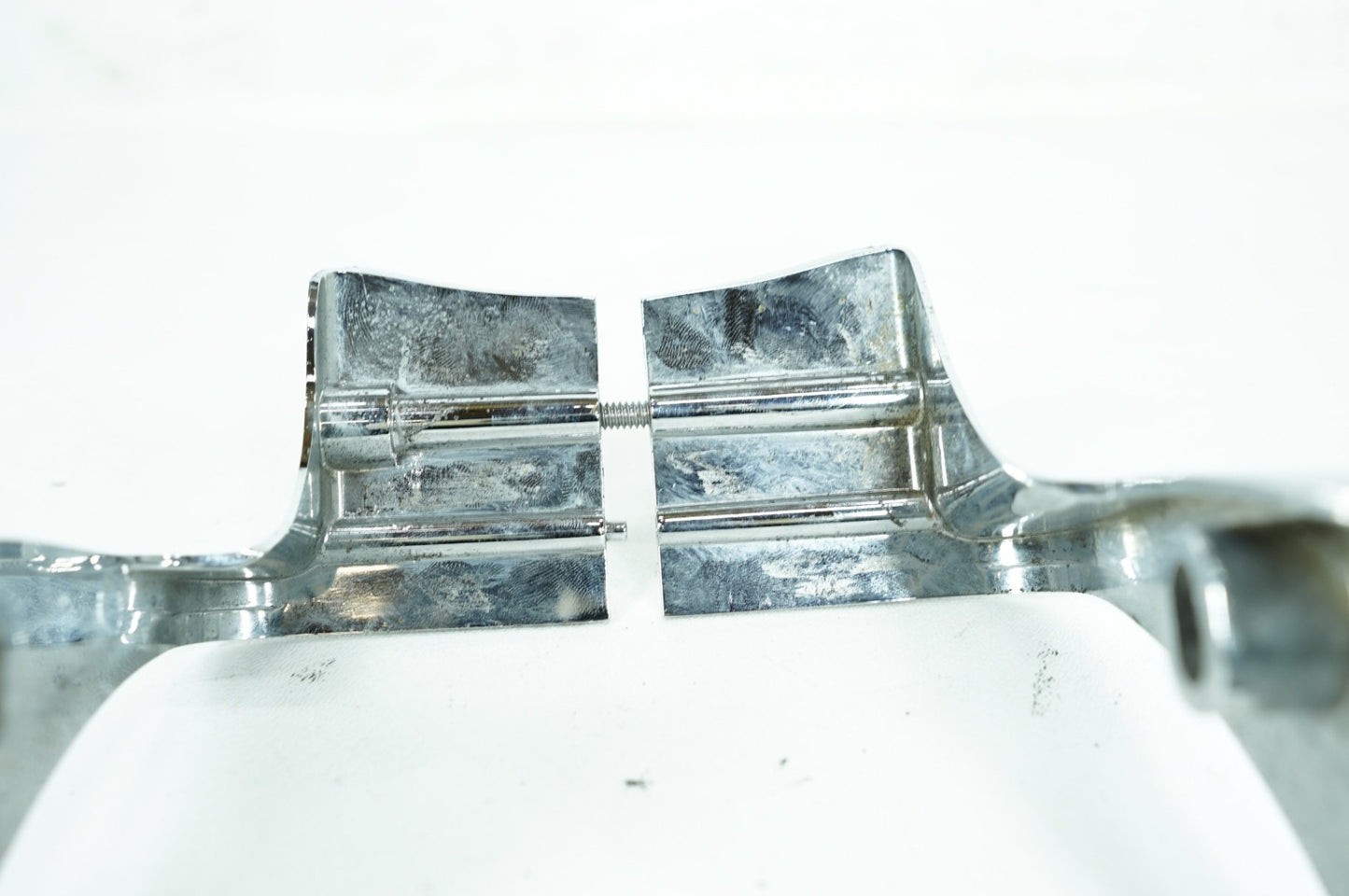 1999 - 2006 Harley-Davidson Touring Electra Glide Classic Rear Fork Swingarm Pivot Bolt Shaft 66345-04