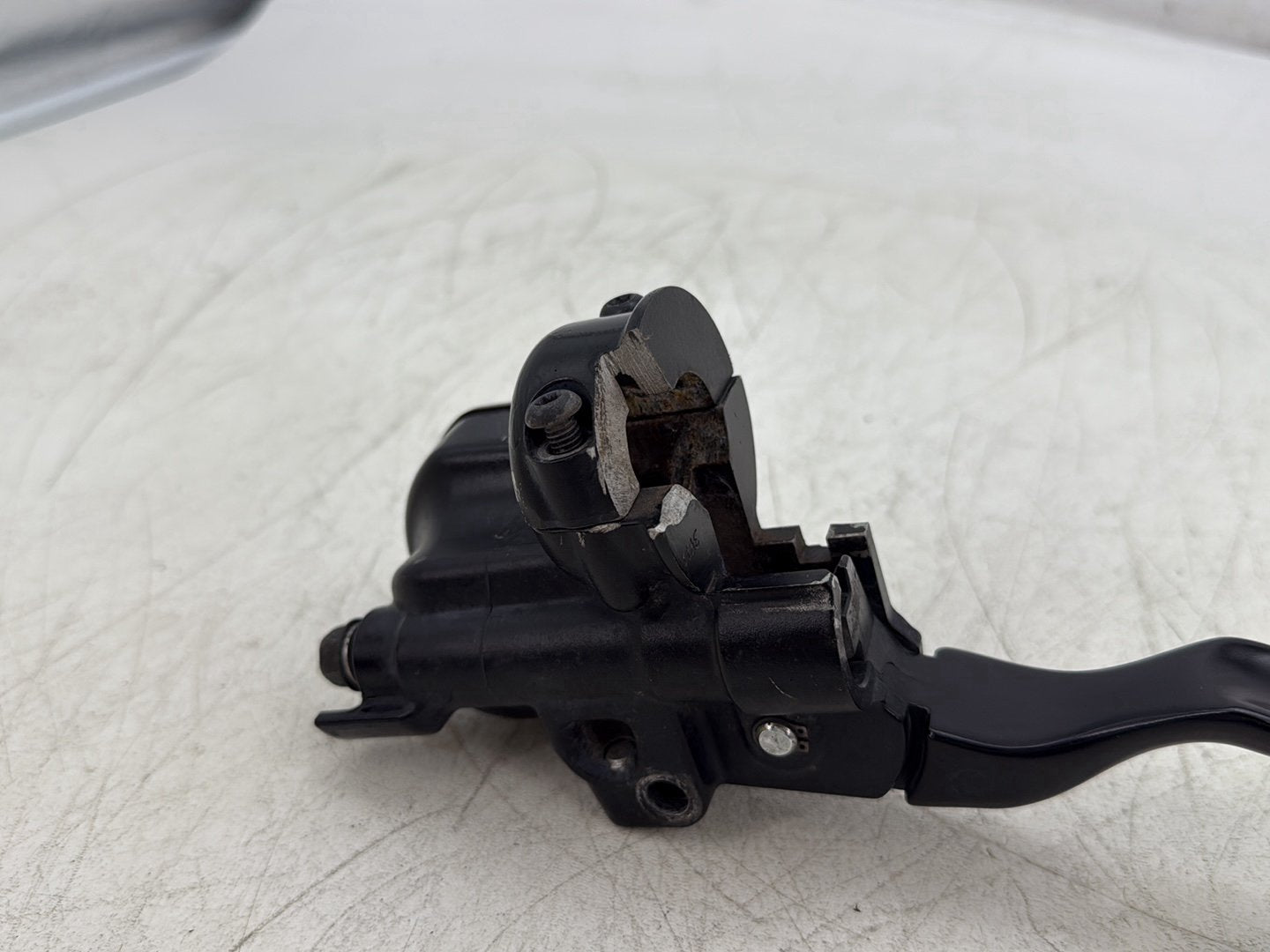 2004 Harley Sportster XL883C 883 Custom OEM Front Right Brake Lever Master Cylinder