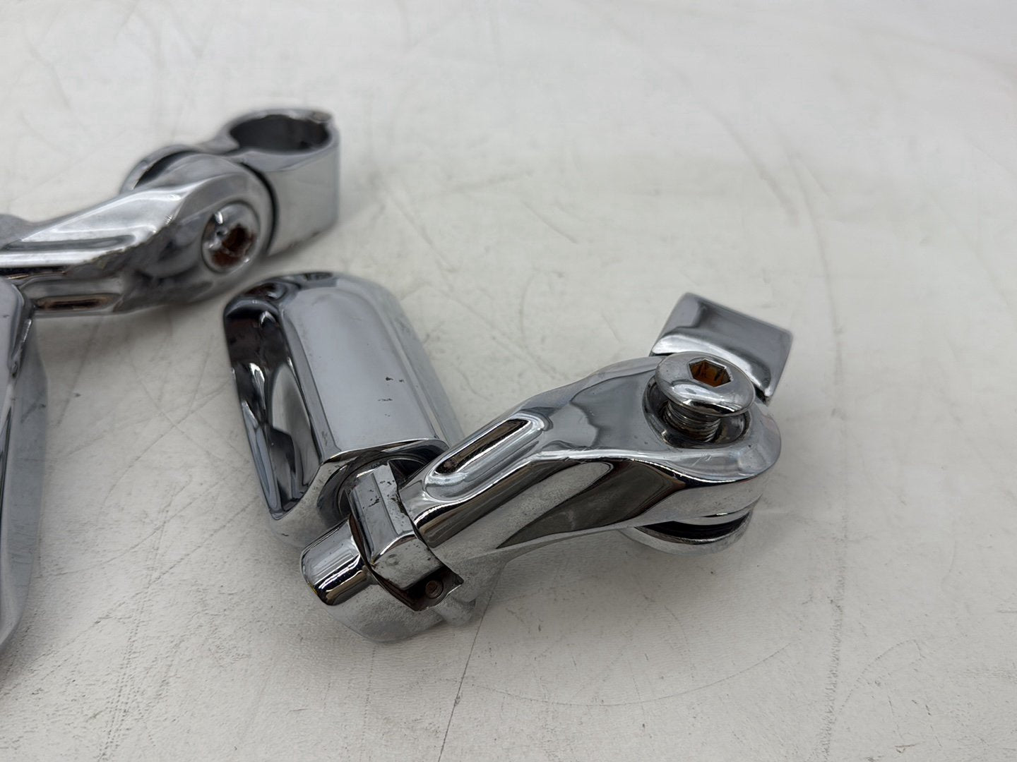 05 Harley Heritage Softail Classic FLSTCI OEM Front Right Left Highway Foot Pegs