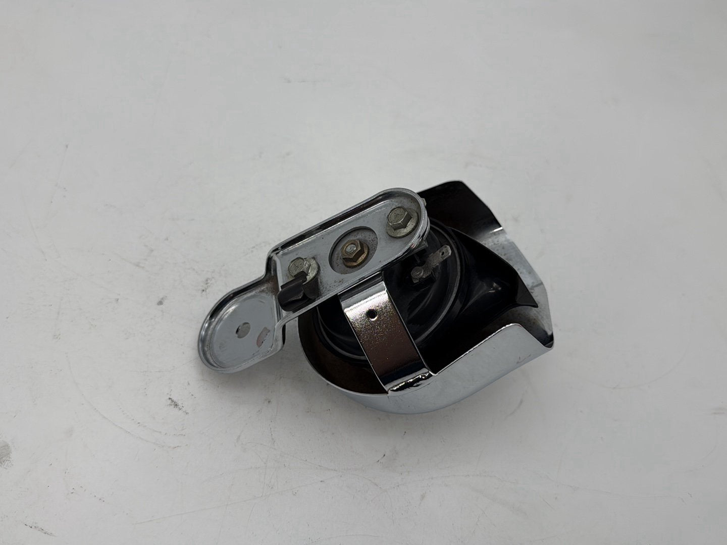 1999 - 2006 Harley-Davidson Touring Road King Custom Horn Signal Klaxon Chrome Cover 69012-93A