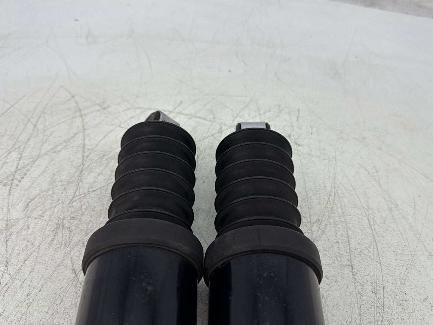 1998 Harley Touring FLHTCUI Electra Glide Ultra OEM Rear Left Right Shock Absorbers