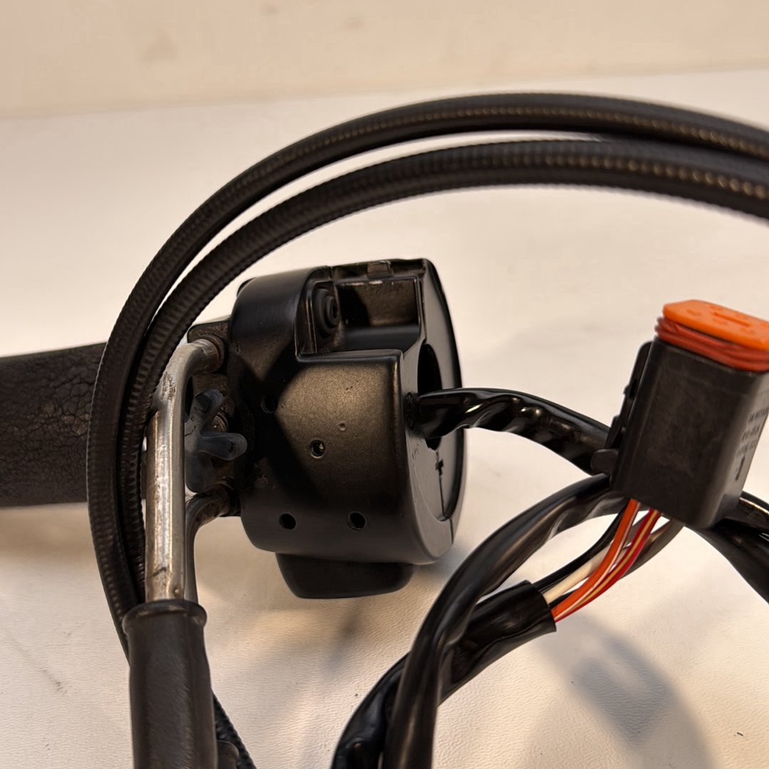 1986 - 2003 Harley-Davidson Sportster Hugger 883 Right Engine Start Kill Switches Controls 71684-06A
