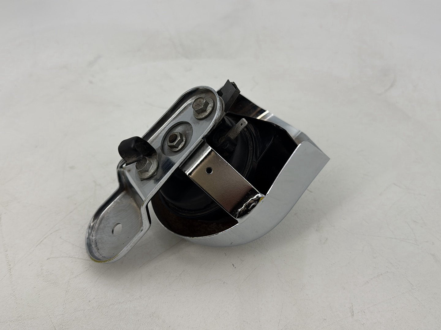 2007 - 2011 Harley-Davidson Touring Electra Glide Ultra Horn Signal Klaxon Chrome Cover 69012-93A