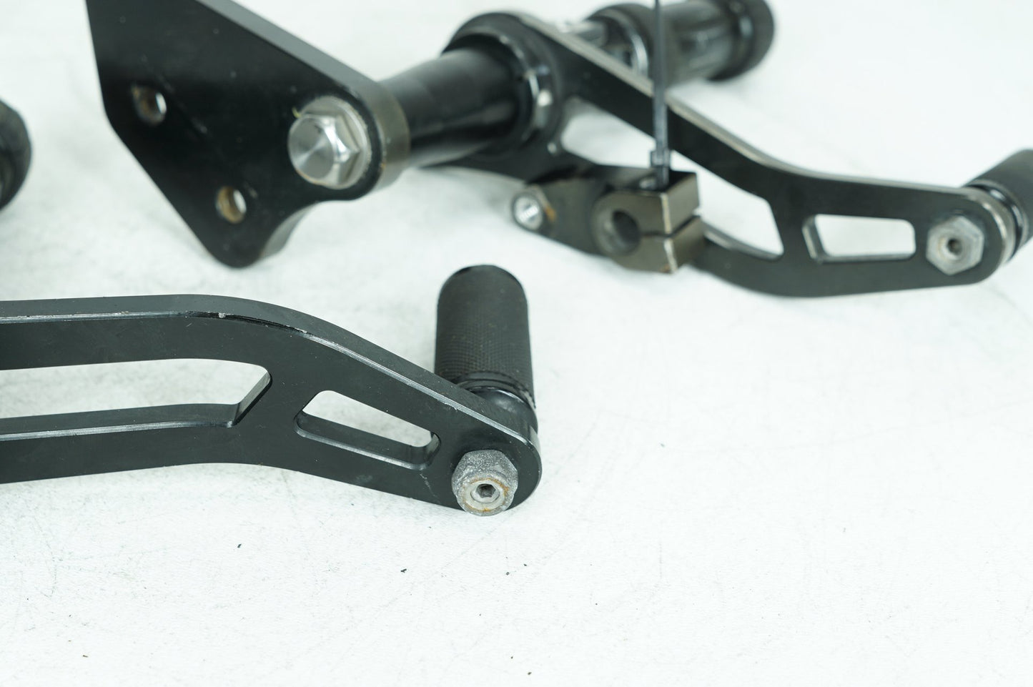 2007 - 2017 Harley-Davidson Dyna Street Bob Left & Right Driver Step Foot Rest Pegs TARAZON