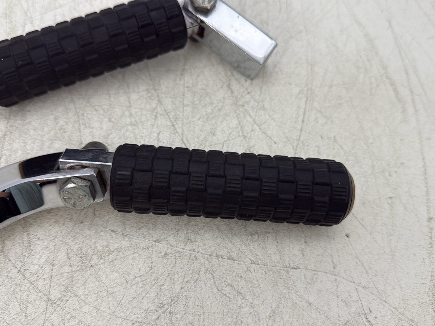 2004 Harley Dyna Super Glide FXDI OEM Passenger Left & Right Foot Pegs
