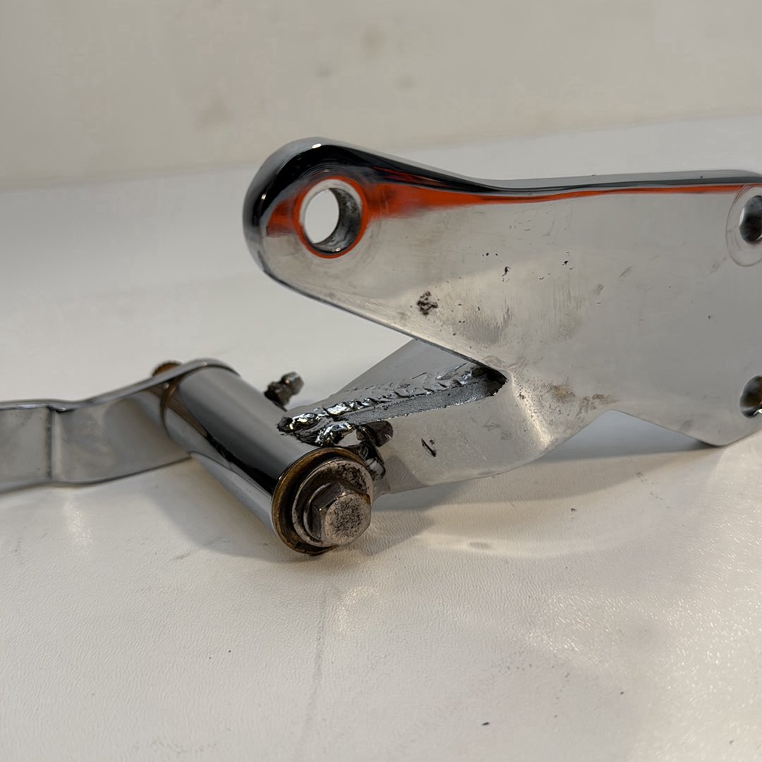 1986 - 2003 Harley-Davidson Sportster Hugger 883 Right Driver Footpeg Bracket Mount 42426-99