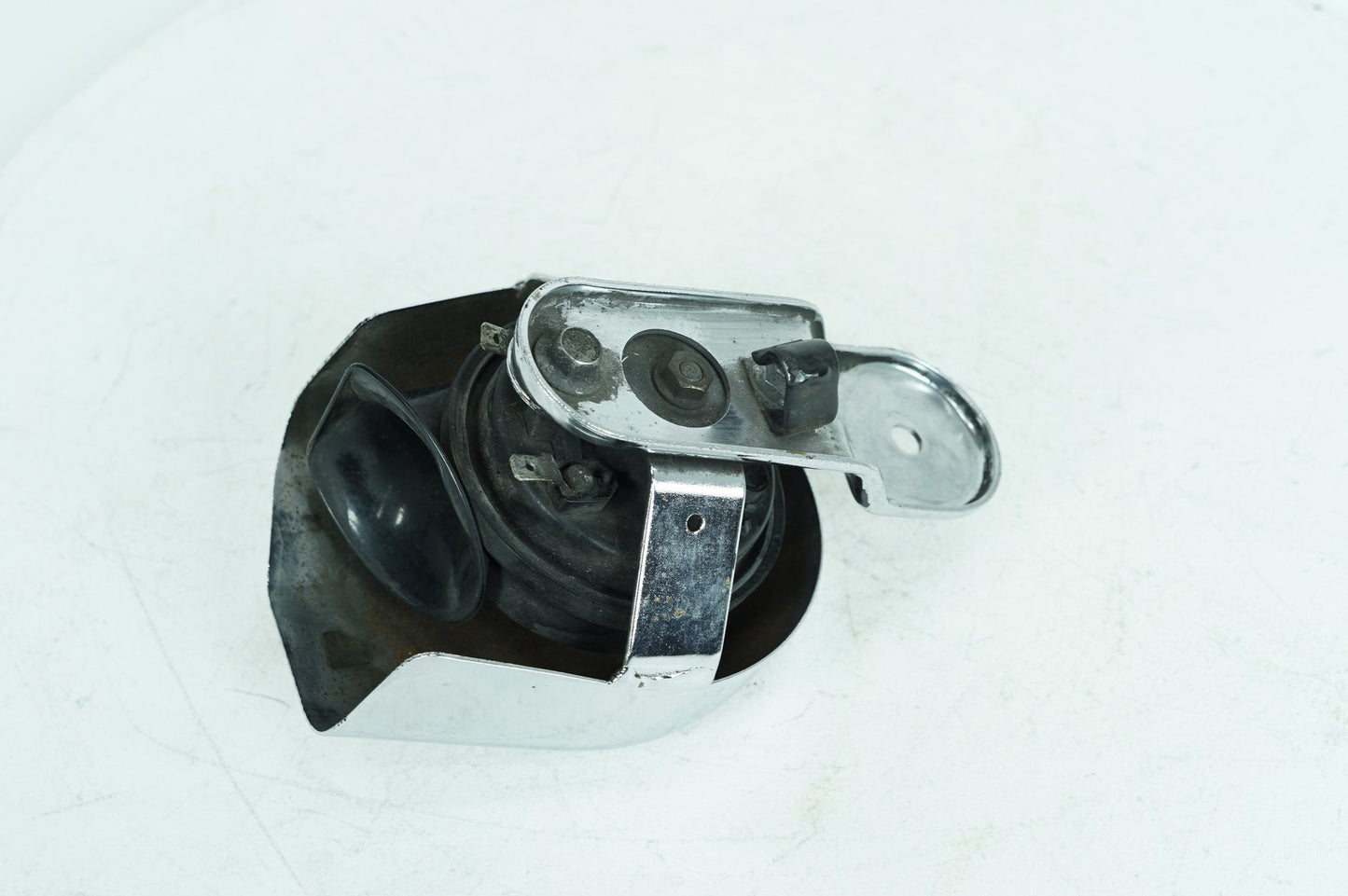 2000 - 2006 Harley-Davidson Softail Deuce Horn Signal Klaxon Chrome Cover 69012-93A