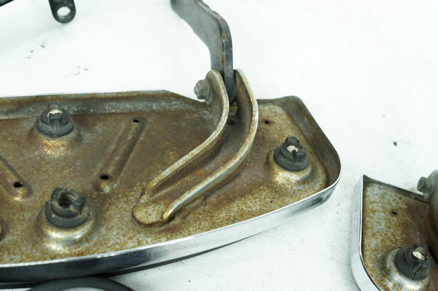 1999 - 2006 Harley-Davidson Touring Electra Glide Left Right Driver & Pass Floorboard Foot Rest 50606-86A