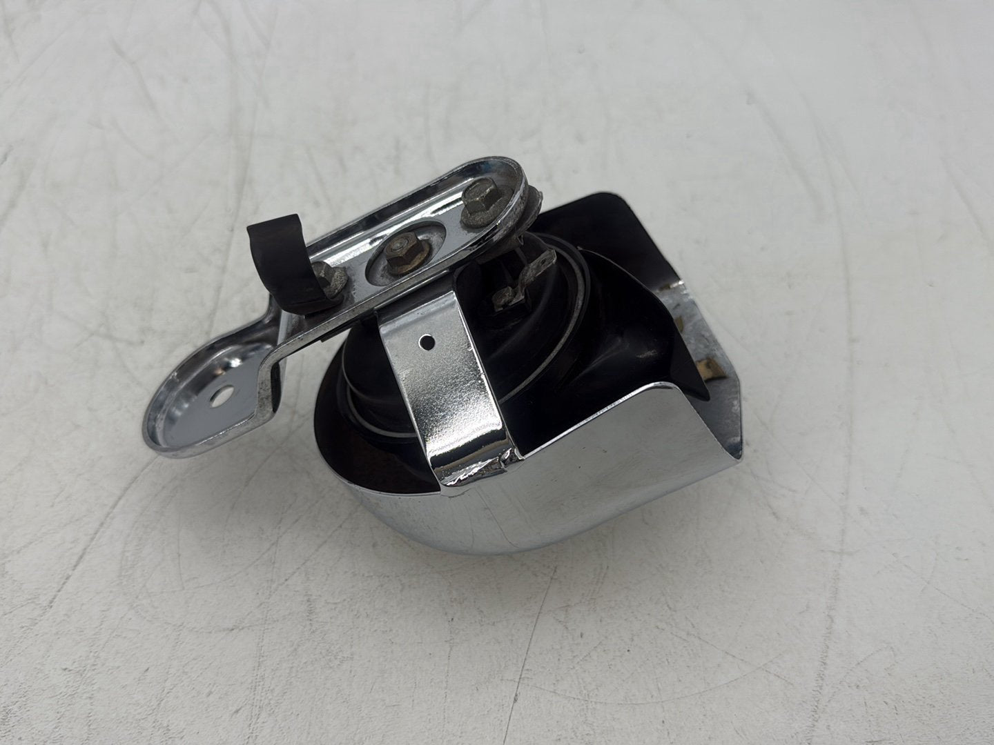 2006 Harley Softail FLSTCI Heritage Classic OEM Horn Signal Klaxon Chrome Cover