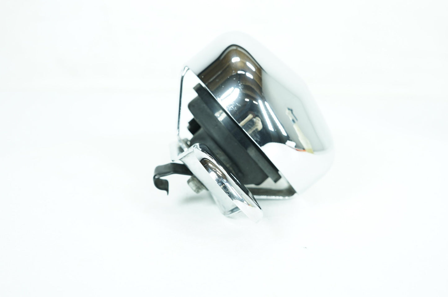 2007 - 2013 Harley-Davidson Softail Heritage Classic Horn Signal Klaxon Chrome Cover 69012-93A