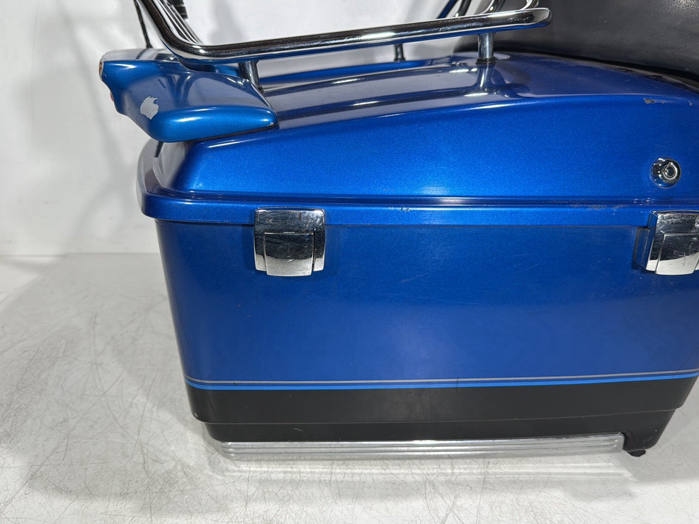 2008 Harley Touring FLHT Electra Glide OEM Pass Backrest Tour Pak Luggage NOKey