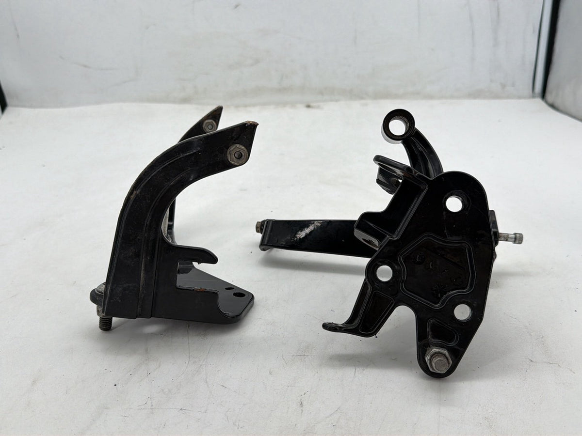 2015 Harley Softail Deluxe FLSTN OEM Left Right Foot Rest Peg Support Bracket