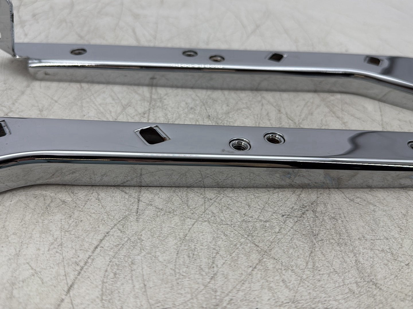 2004 Harley Road King Touring Custom FLHRSI OEM Left Right Saddlebag Fender Struts Brackets